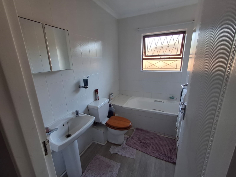 3 Bedroom Property for Sale in Summerstrand Eastern Cape
